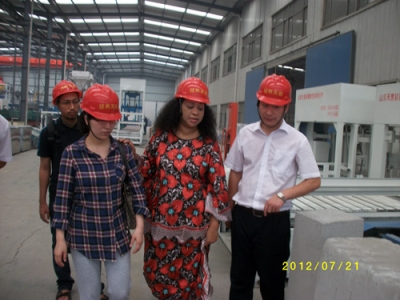 2012.7.21日坦桑尼亞總統(tǒng)夫人來我公司參觀指導(dǎo)、洽談合作