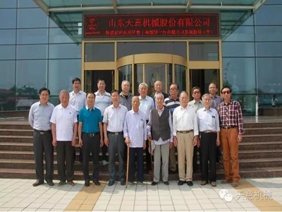 兗州區(qū)委常委、組織部長徐繼瑞一行領(lǐng)導(dǎo)蒞臨天意參觀指導(dǎo)工作