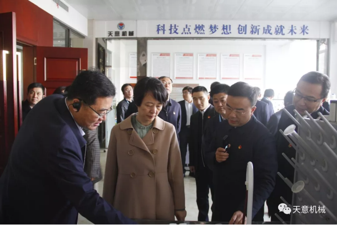 濟(jì)寧市委常委、組織部部長孔凡萍帶領(lǐng)全市“兩新”組織黨建工作現(xiàn)場觀摩團(tuán)蒞臨天意機(jī)械調(diào)研指導(dǎo)